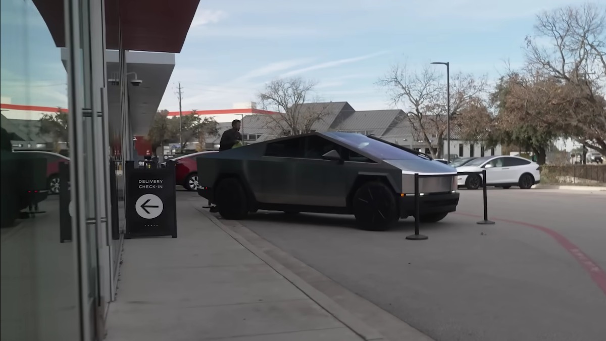 Heres The St Video Of Cybertruck Delivery At A Tesla Store Tesla